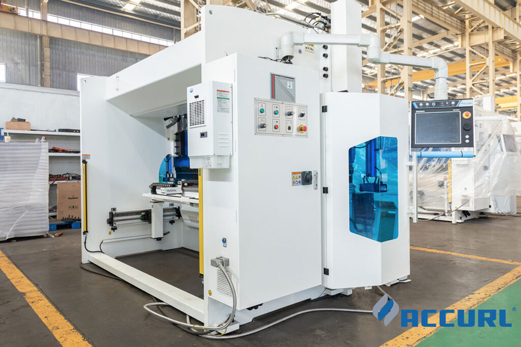 CNC hidraulična apkant presa - U ponudi imamo NC hidraulične apkant prese svetski poznatog proizvođača Accurl.Dostupne su u dužinama od 1600 do 6000mm, sa silom od 40t do 600t.